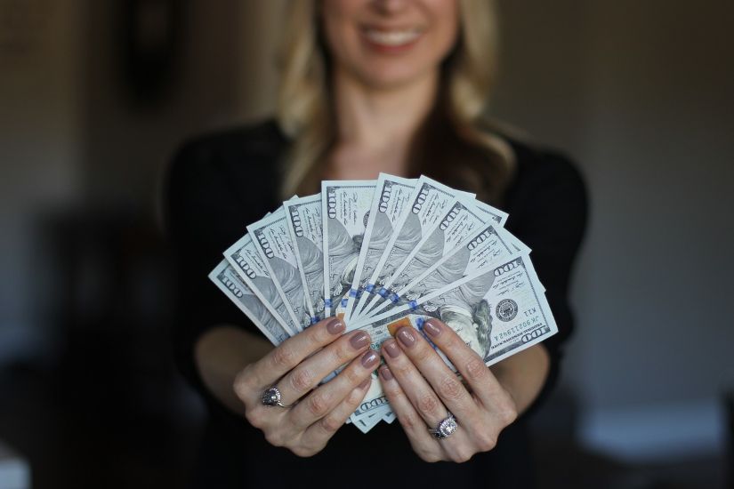 woman-fanning money (2)